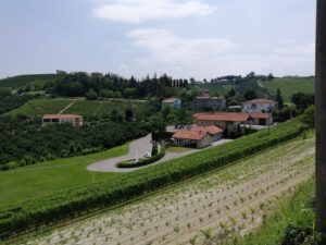 Panorama della cantina Giovanni Rosso a Serralunga d'Alba
